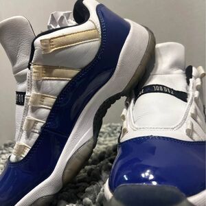 Air Jordan Retro 11 Retro Concord 645107-100 Sneakers Size 7Y